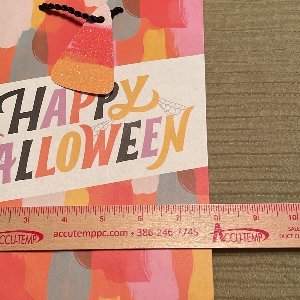 Hallmark 11 Piece Bundle of Halloween Gift Bags & Tissue Paper - Picture 14 of 16